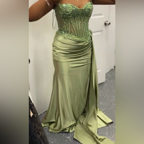 Ladivine by Cinderella Divine Embellished Lace & Satin Fitted Gown - Picture 4 of 4